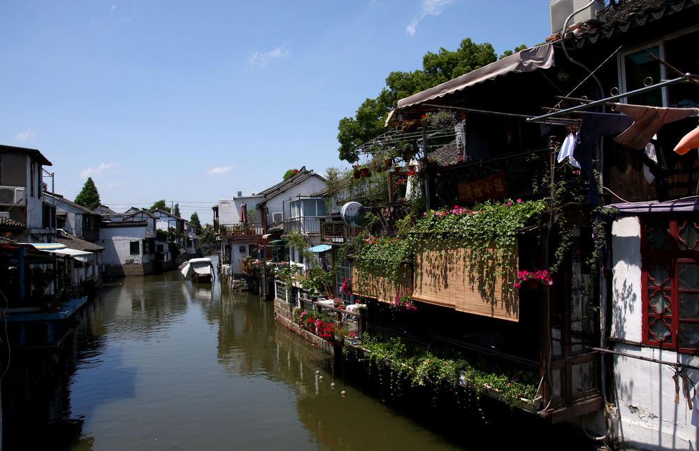 徐汇区龙华寺到长宁区中心医院乘公交或地铁游戏画面